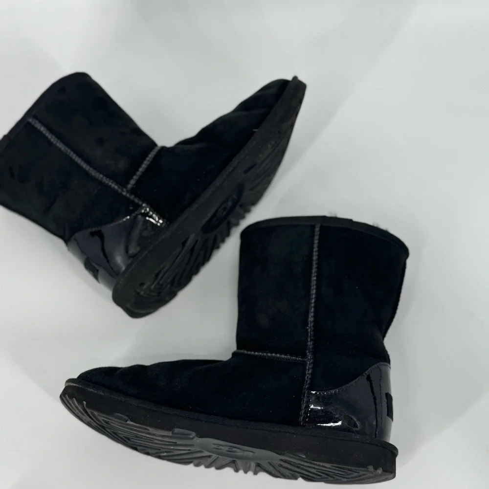 Ugg‎ Classic Short Shine Boots Black Women’s Sz 6